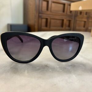 Elegant Black Cat-Eye Sunglasses